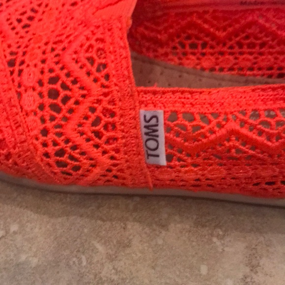 Toms women’s flat crochet Lace floral size 6 - Picture 4 of 7